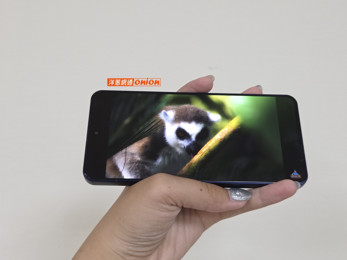 SHARP AQUOS R11 螢幕